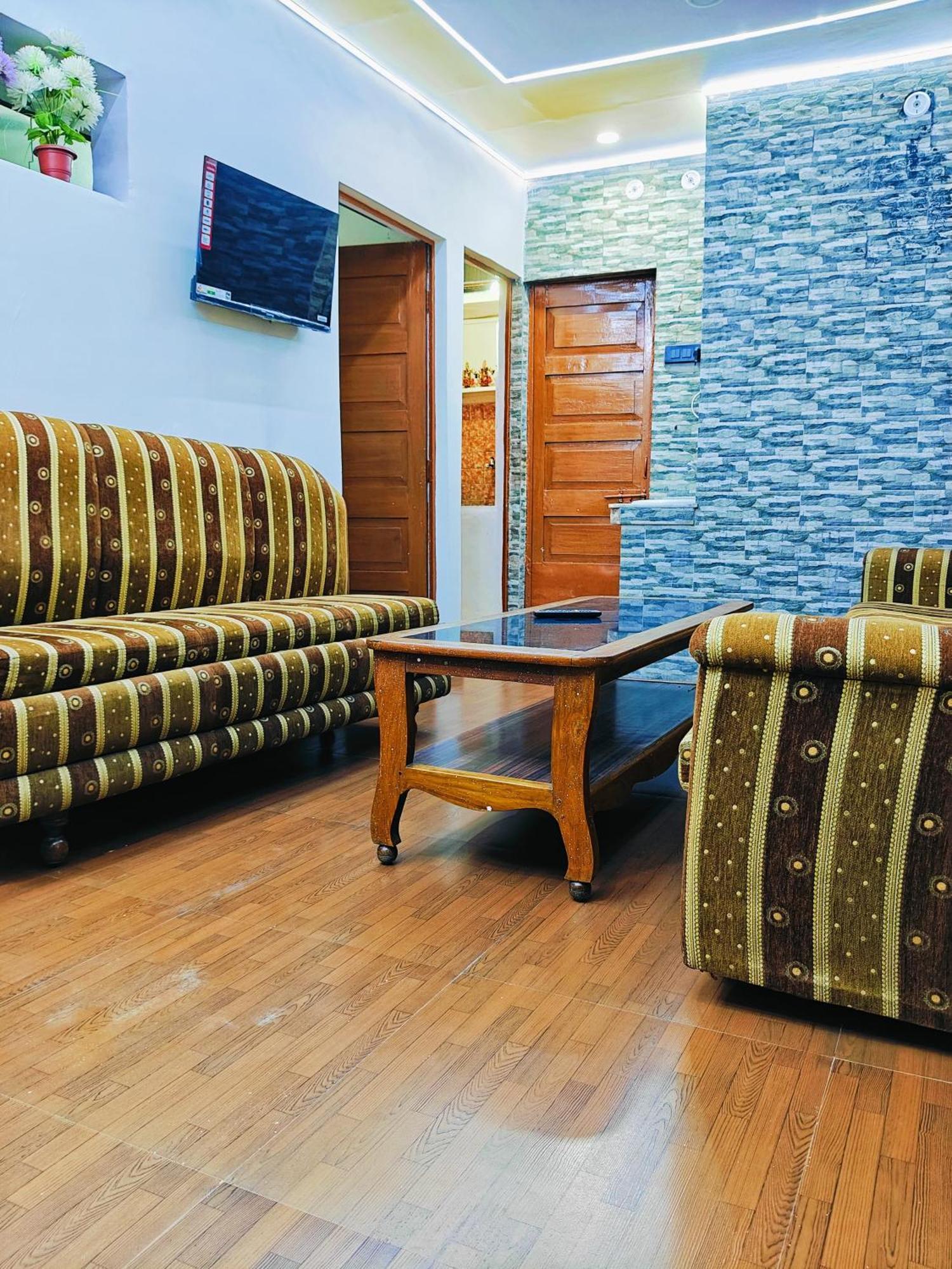 Kiara Home Stays Варанаси Екстериор снимка