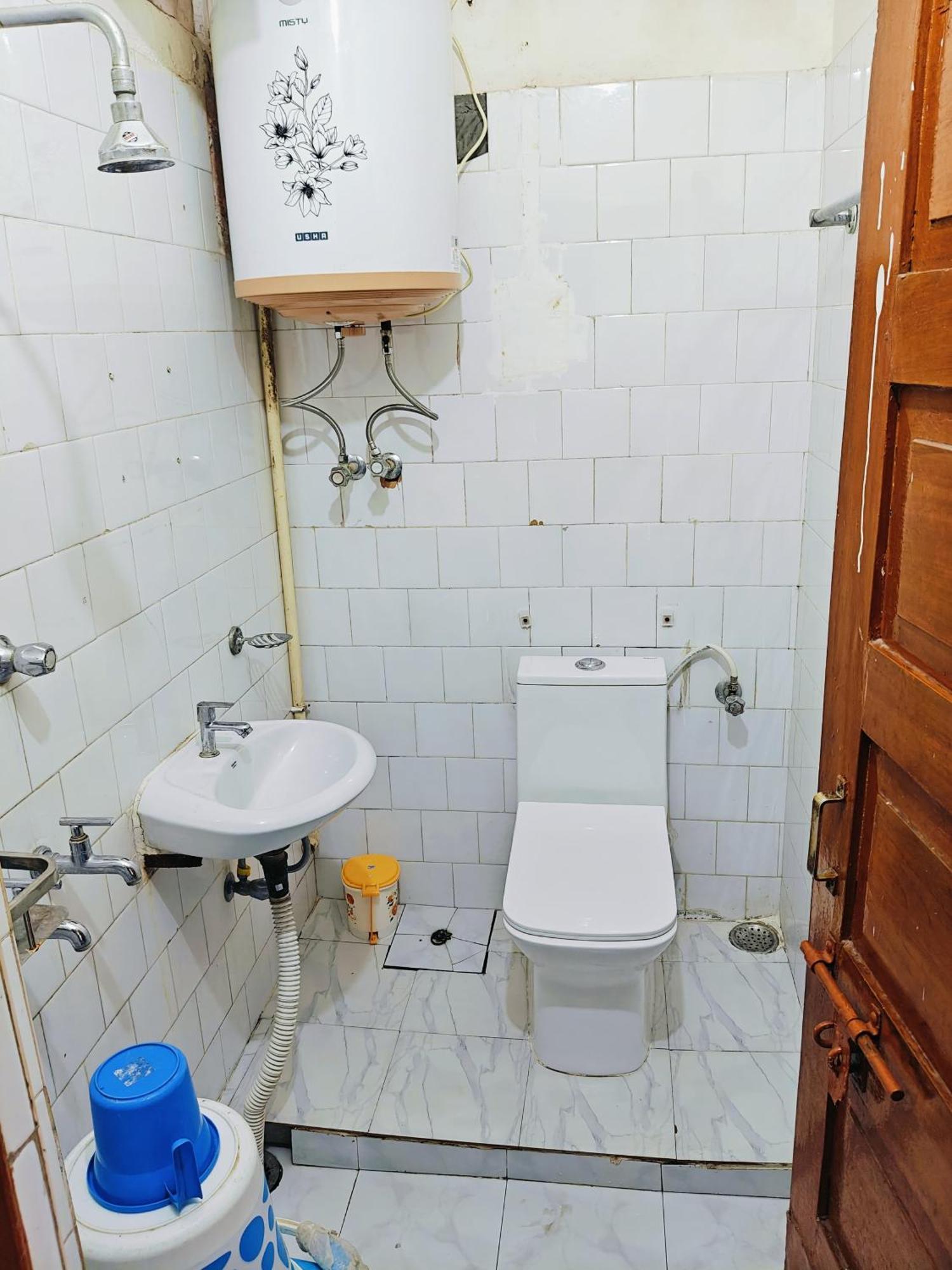 Kiara Home Stays Варанаси Екстериор снимка